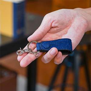 革製キーホルダー 藍染めエレファント