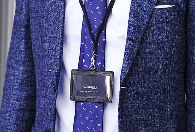 革製パスケース IDホルダー