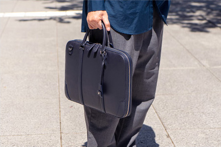 薄マチ革バッグ