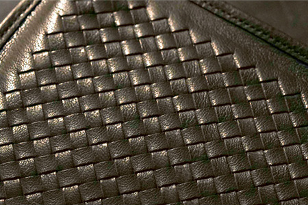 革の素材　メッシュレザー