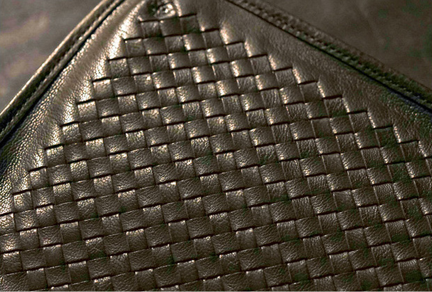 革の素材　メッシュレザー