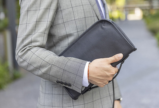 革製クラッチバッグ ボディバッグ