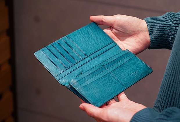 革財布 かぶせ蓋タイプ