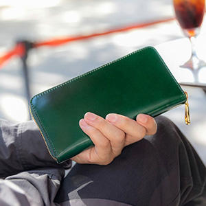 ラウンドファスナー革財布 アニリンコードバン