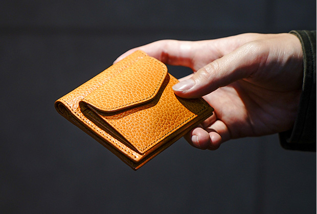 革のミニ財布