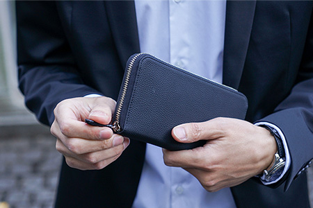 革財布 ビジネスシーン