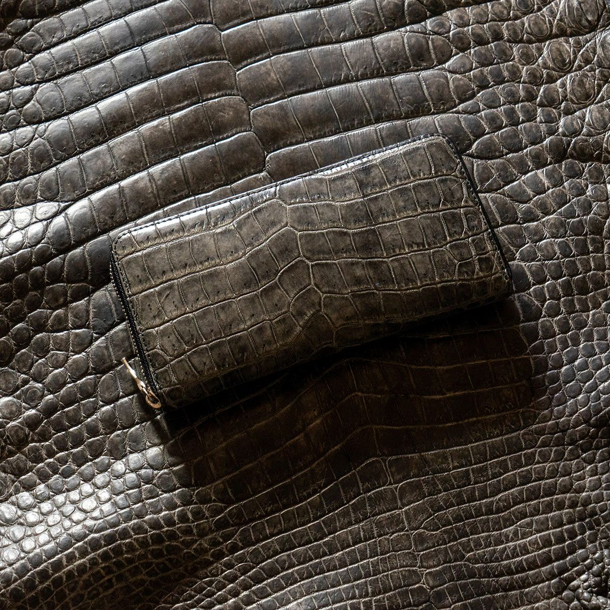 墨染めクロコダイルフラグメントケース（ポケッタブル財布