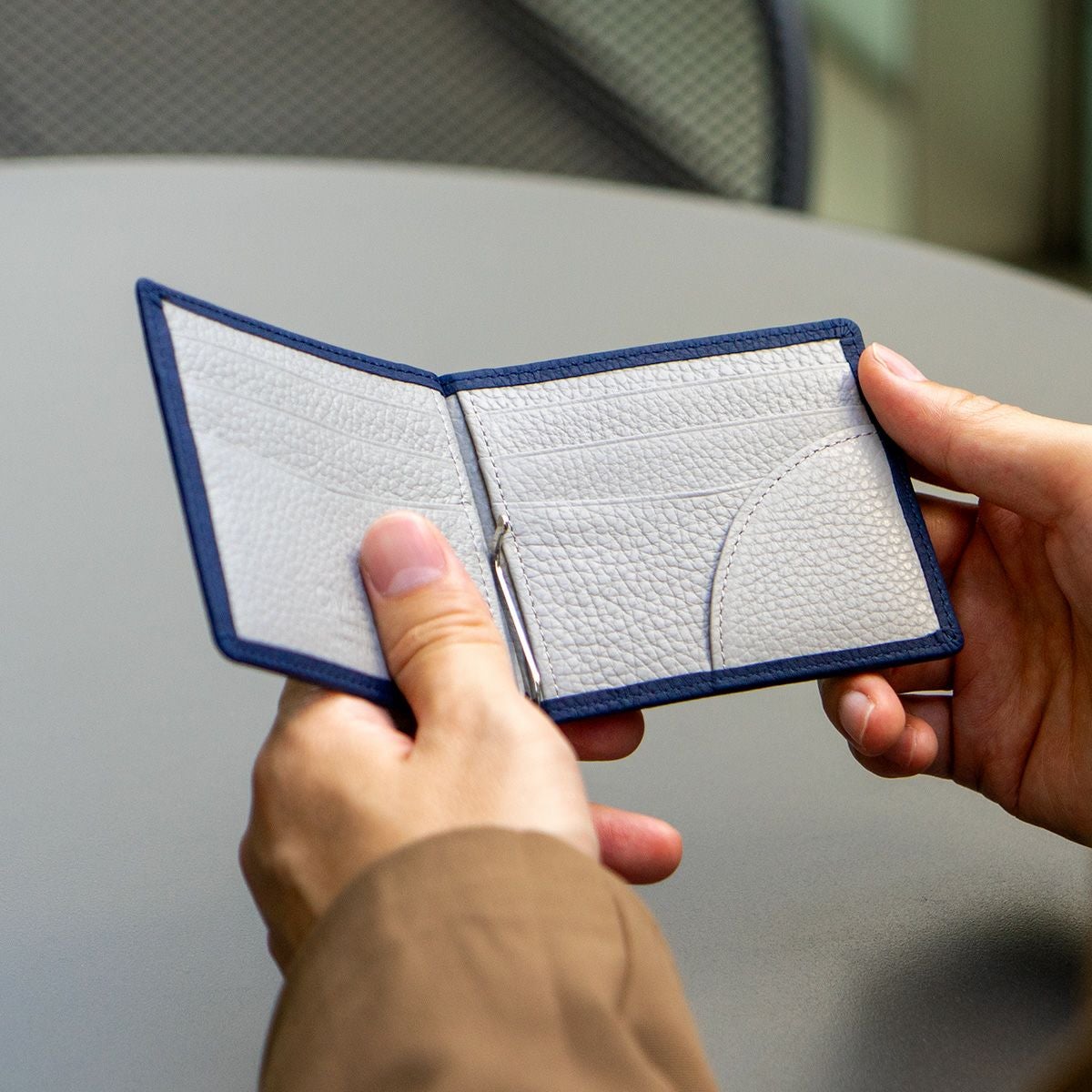 フレンチカーフマネークリップ 二つ折り札ばさみ | マネークリップ