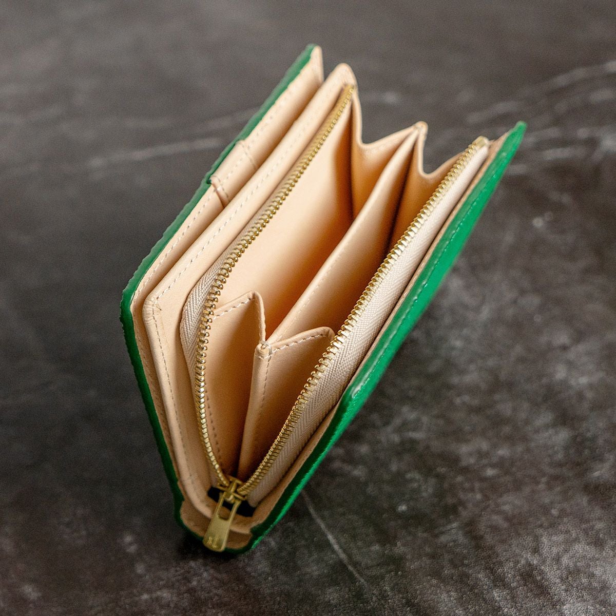 ガルーシャ深札入れ