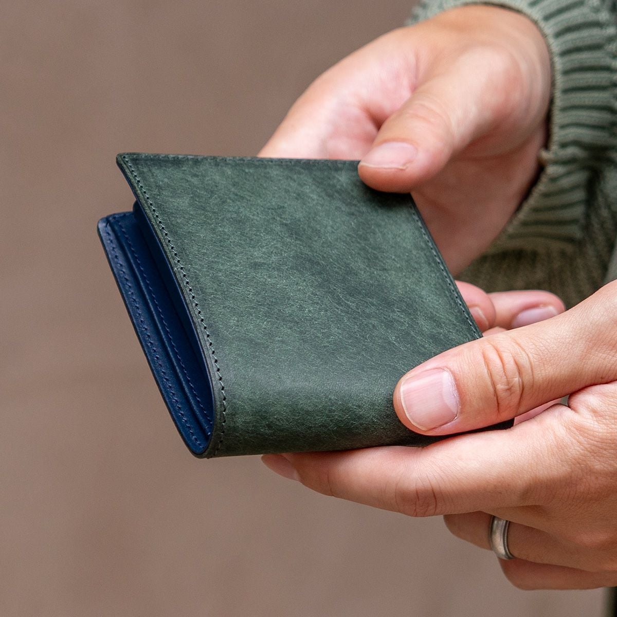 マルゴー オープンスモールウォレット（ホックレス二つ折り財布） | 二